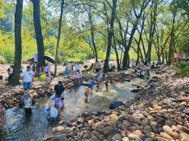 寿宁县：长假虽结束，大韩村人潮不减