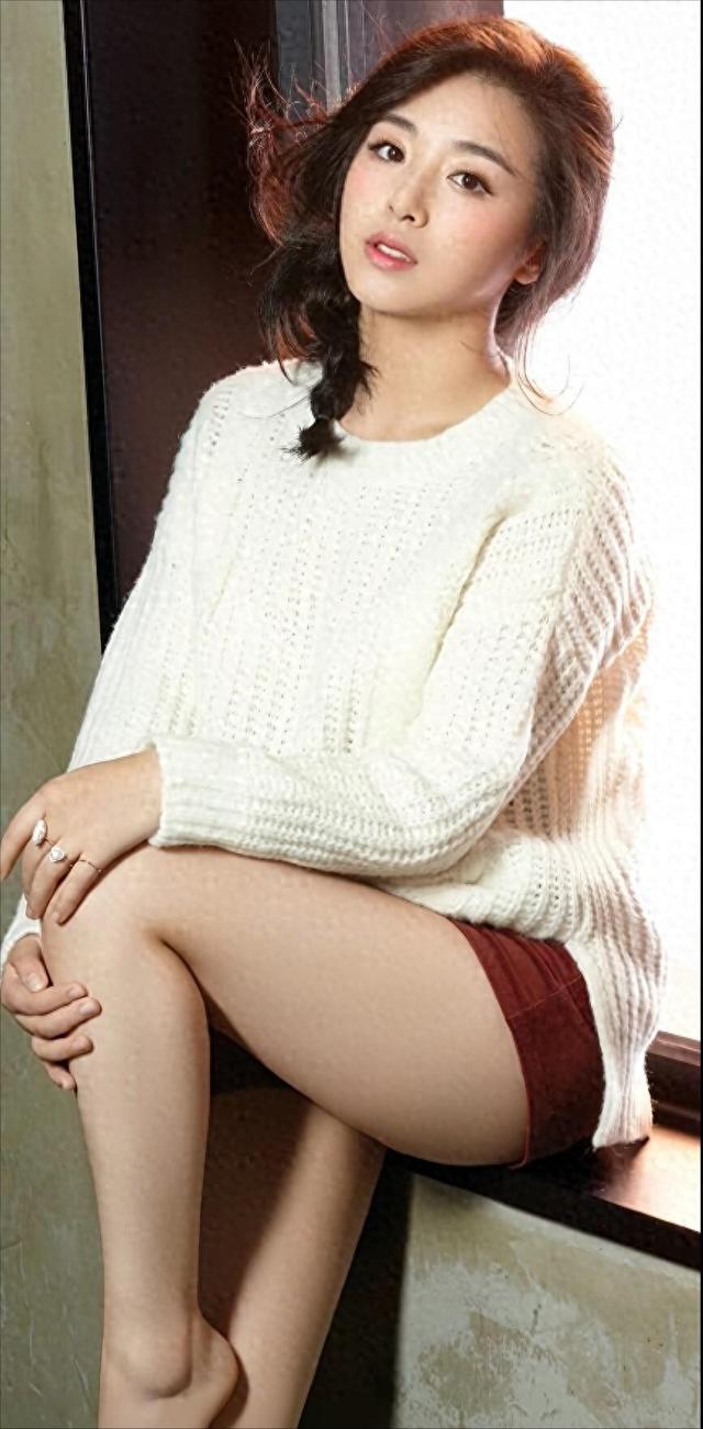 张含韵的奶欲更勾人，36岁依旧童颜，身材却饱满成熟韵味满满