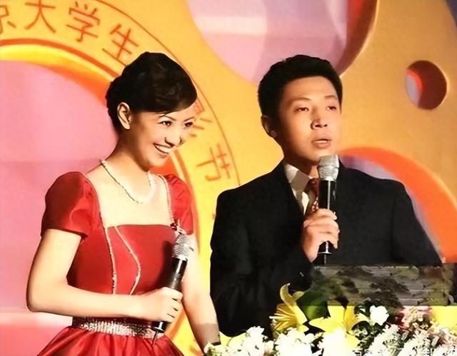 和撒贝宁同居四年，却转身和富豪在一起，没想到如今却沦落至此