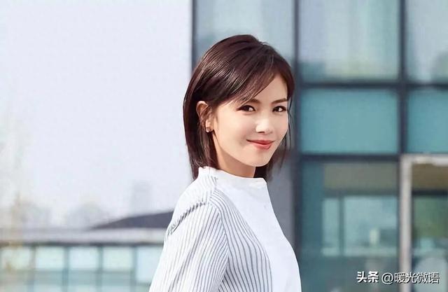 一个女人手上没有手镯、手链，脖子上没有项链，是处于这三种情况