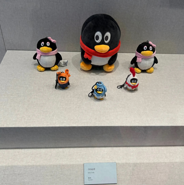 深圳博物馆玻璃罩里的这些“破烂”，看哭千万打工人！