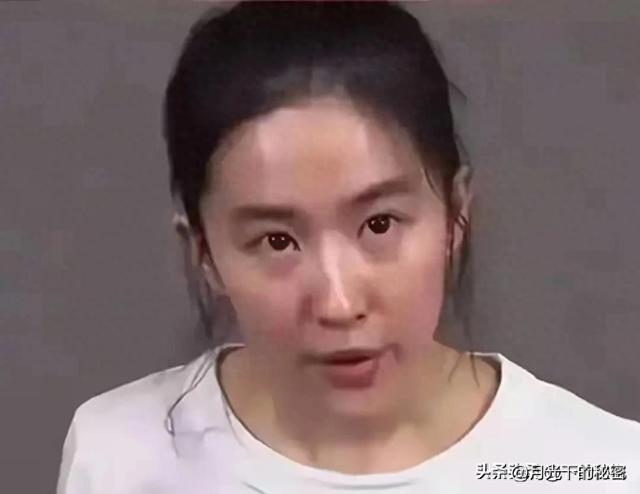 刘亦菲素颜出镜，与路人无差别	，网友：这才是真实状态