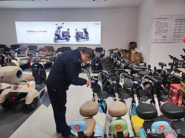 电驴涨价大几百块：别光顾着骂商家！新国标背后，你的命比钱更贵