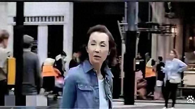 61岁张曼玉惊艳亮相 没有子女就一个人如今变老成这样了 真让人心疼
