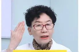 自闭症孩子总是撞头打头，家长要制止吗？ #自闭症 #星星的孩子 #育儿 #科普一下 #抖出健康知识宝藏视频封面