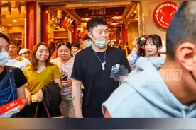 6月8日，#贤合庄回应陈赫退股  ：陈赫本不是直接股东，收取巨额加盟费为恶意造谣。视频封面