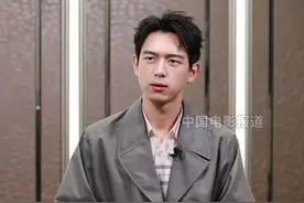 #李现 #周雨彤 在新作#春色寄情人 中饰演情侣，女追男的设定引起了不少讨论。在谈及这个话题时，李现分享了自己的观点。