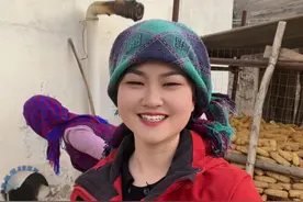 我们这里的农村女性戴头巾 不是因为民族信仰，而是为了保暖和防灰尘，花头巾也是当地女性勤劳朴实的象征 #甘肃老家 #记录农村生活 #新农人