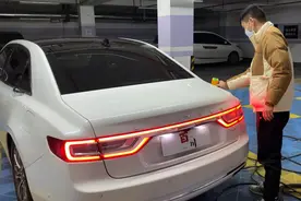 美系豪华车，林肯大陆，配置高到夸张
落地40多，一年怒亏20万...