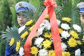 消防员清明缅怀英烈，英雄永不朽，吾辈当自强！ （张亮  张文锋）#我们不曾忘记视频封面