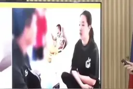 中国籍“钢铁大王”撕票案女主谋被捕  涉嫌引诱郭从愿前往被绑架地点  并用郭从愿手机与其家属谈赎金  另一男性嫌疑人涉嫌用仿真面具帮助该女性嫌疑人隐藏身份视频封面