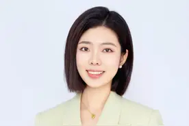 钱存银行越存越少 警惕银行悄悄收费#小额管理费悄然“吞噬”存款 #银行 #存款视频封面