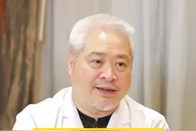 #脚气 又痒又臭，千万别想着倒风油精！跟着医生这样做，很简单！#糜烂型脚气 #硬核健康科普行动  #脚气用什么药视频封面