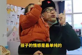 幼儿园保安爷爷和孩子们的日常互动好暖心#暖心瞬间 来源@幼儿园保安视频封面