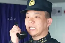 【#解放军喊话台湾舰艇 ：要做堂堂正正的中国人】4月1日，东部战区组织陆海空火等兵力位台岛周边开展联合演训。其间，解放军喊话台湾舰艇：台湾同胞是中华民族的一分子，要做堂堂正正的中国人！中国的主权和领土完整不容侵犯和分割，台湾是中国的一部分。解放军将不惜一切代价，坚决捍卫国家主权和领土完整，“以武拒统”只有死路一条！（央视新闻）视频封面