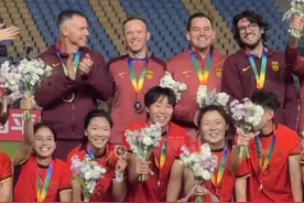 中国女足又夺冠了！4月8日，永川国际女足锦标赛决赛中国队5:1战胜泰国队，#邵子钦一场比赛进三颗球 ，“很高兴，没想到能进三颗球！”#媒体精选计划视频封面
