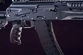AK-12步枪的战斗力有多强？ AK-12步枪的战斗力有多强？与传统AK系列的区别在哪？AK-12步枪是伊孜玛什公司（现卡拉什尼科夫集团）自2010年开始研发的一款新型突击步枪。#自动步枪 #AK47 #AK12 #卡拉什尼科夫