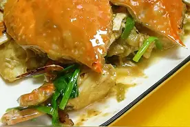 家常菜-香葱炒蟹，美食持续更新~#美食教程 #美食 #梭子蟹 视频封面