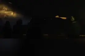 美军继续空袭胡塞武装 并发布战机在夜间起飞视频 视频封面