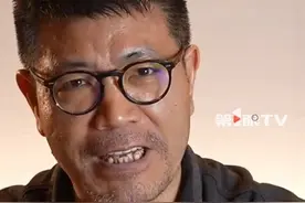 年轻人要延迟满足把钱花在自己的成长上，“月薪5000别吃火锅？”引争议，3月3日，巴奴火锅创始人杜中兵反思自己的“爹味说教”：高高在上说教，成了自己反感的样子，感谢年轻人给自己上了一课。#巴奴火锅 #爹味说教 #杜中兵视频封面