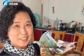 4月24日河南安阳：河南籍航天员陈中瑞出征太空，一家人发自内心的骄傲 开心
“包他最喜欢吃的饺子 庆祝一下”，陈中瑞舅妈：不会表达 但真心的高兴视频封面