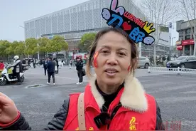 “两秒钟售罄的门票，儿子帮我抢了一张”，#刀郎演唱会门票的含金量还在上升  ！3月29日湖北武汉，一位刀迷阿姨深情献唱刀郎的《花妖》，今晚刀郎武汉演唱会即将开唱，期待！#刀郎演唱会  （记者 赵博宇 李瑶昕）视频封面