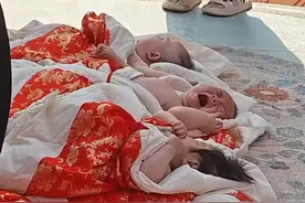 短剧女主1胎竟生99个儿子！被网友吐槽情节过于离谱，播放量超4500万，目前已下架，男主王宇威：没看剧本就接了，确实很颠！#短剧  #网剧