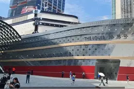 全球唯一! LV“巨轮”全貌亮相南京西路，6月28日正式启幕，对公众开放。