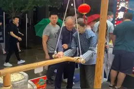 5月27日 上海 上海大爷真讲究！#利津县融媒体中心 #人山人海太热闹了视频封面