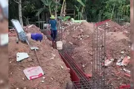 给越南老丈人家建房：今天开始做模板了视频封面