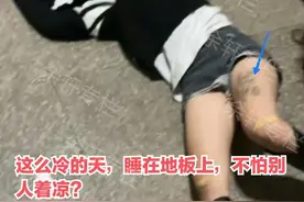 损友！广东佛山3名工厂妹醉倒楼梯间，有人拍照取乐，没人帮忙图片