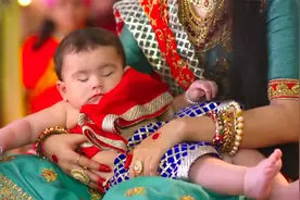 女婴携带诅咒降生，天生又瞎又聋，只为等待有缘人解救视频封面