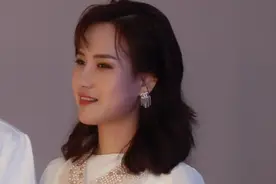辽宁歪脸女孩，年少父母双亡，两度考教师证被拒，蜕变后让人感动图片
