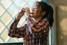 幸福到万家：遭上司侮辱，被客户辜负，何幸运的悲惨结局早已注定图片