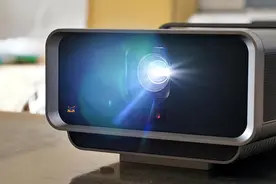 狭长客厅的100英寸4K HDR巨屏观影之选：优派Q30智能LED投影仪图片