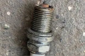 摩托车火花塞啥时候该换？原来还有这么多道道在里面图片