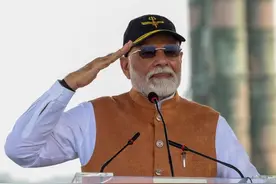 莫迪视察印度空军：提出反恐三原则，对巴铁6大制裁保持不变图片