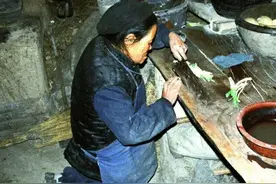 藏在一张剪纸里的求救：被联合国封为大师的农妇，被生活吞噬殆尽图片