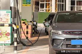 油价调整消息：今天8月21日，加油站调价后92、95、98汽油售价图片