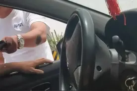 黑心出租车漫天要价，女子打网约车遭其强行拦下：不坐我车别想走图片