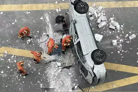 蔚来测试车从高楼冲出坠落致2死，公司销售人员：不是制动问题，把倒挡挂成了前进挡图片