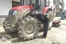 江西春耕正当时！男子买了不到一个月的“东方红”拖拉机却罢工了图片