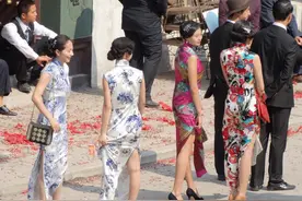 20万群演现状，遍地美女看不上泛滥的光棍，他们的归宿到底在哪？图片