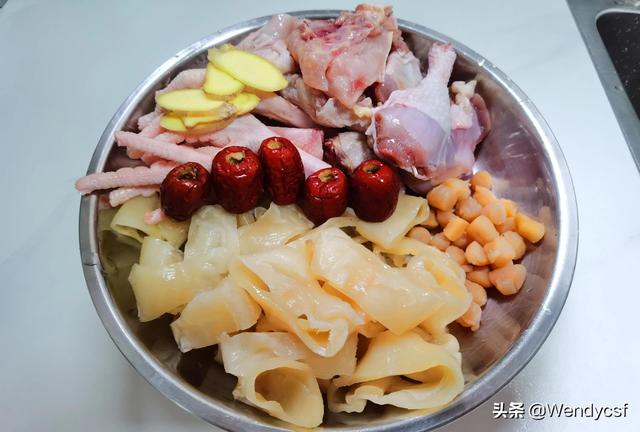 花胶老鸡的功效和作用 2026年花胶老鸡的功效和作用是什么