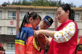 播州消防与大山留守儿童过“六一”图片