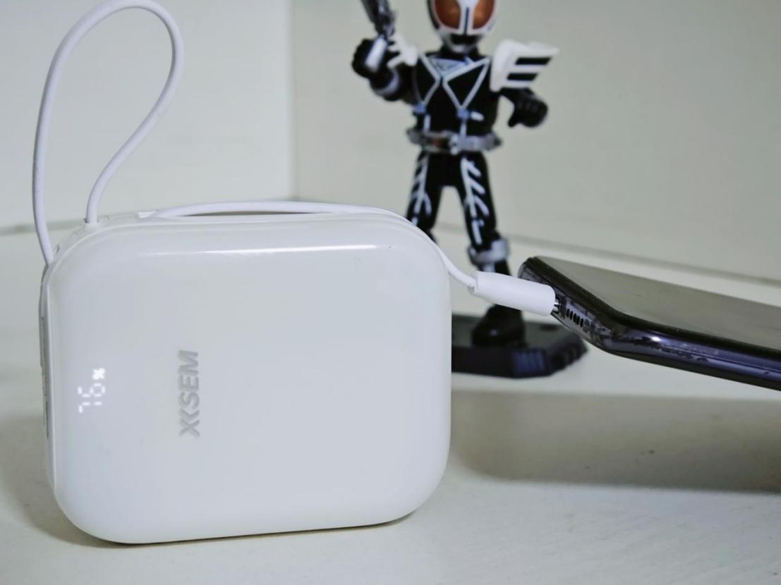 西圣PB-S移动电源上手体验:自带双线+半固态电芯,百元硬核卷王