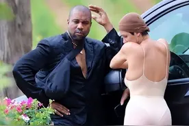 坎爷新老婆比卡戴珊还辣眼！肉色丝袜外穿蹬高跟，小吊带内搭空气图片