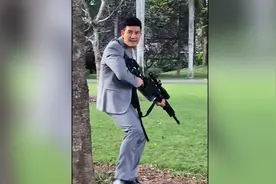 “嘎子偷狗”火遍全网？模仿战狼却惨遭翻车，谢孟伟经历了什么图片