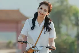 明明年纪一大把还要强装一枝花，这些中年扮嫩的女星，脸不红么？图片