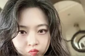 网红赵骁雯太矫情！把蚌埠援助的午餐肉扔进垃圾桶，结果惨遭网暴图片